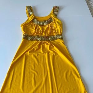 Summer dress size S moisture wicking material very comfortable for travel